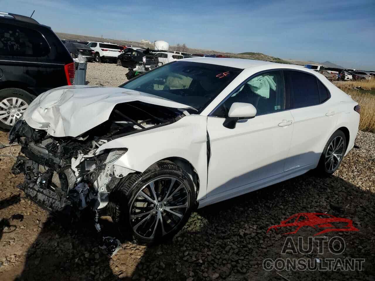TOYOTA CAMRY 2018 - 4T1B11HKXJU023308