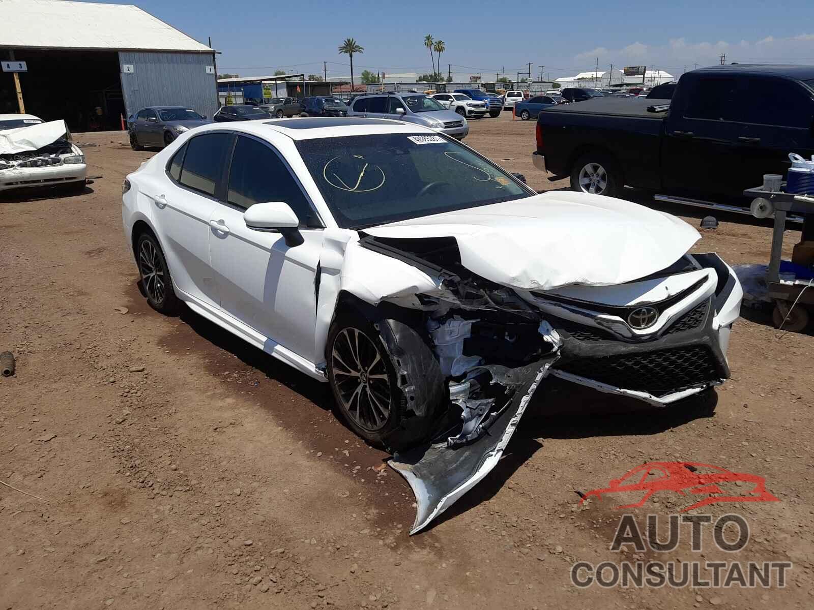TOYOTA CAMRY 2018 - 4T1B11HK3JU096018