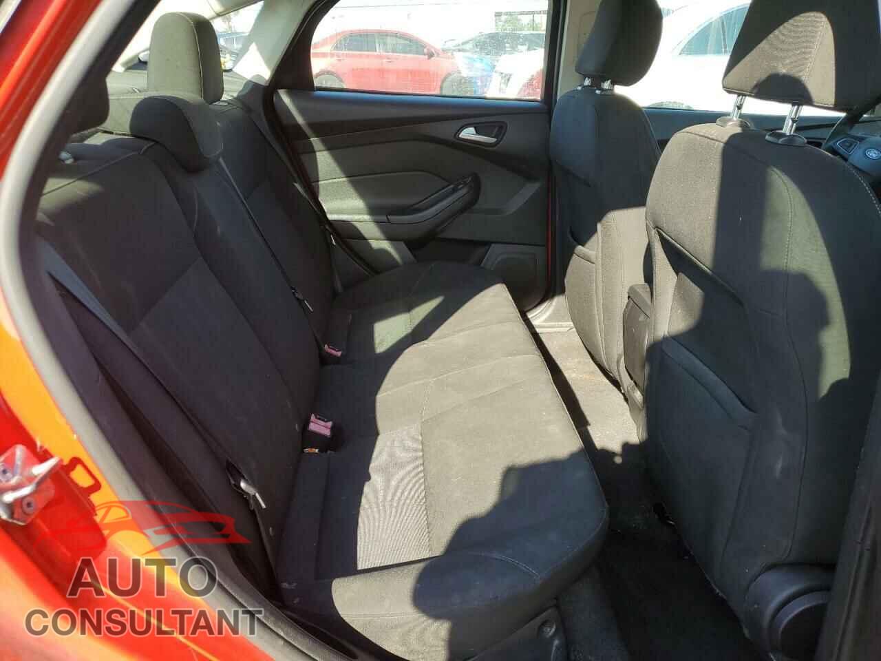 FORD FOCUS 2015 - 1FADP3F26FL282696