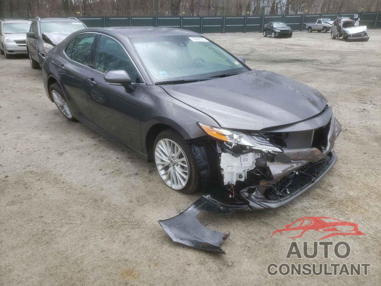 TOYOTA CAMRY 2018 - 4T1B11HK2JU030673