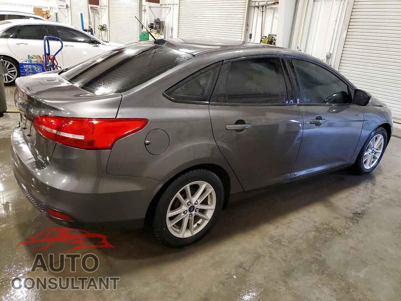 FORD FOCUS 2015 - 1FADP3F26FL341052
