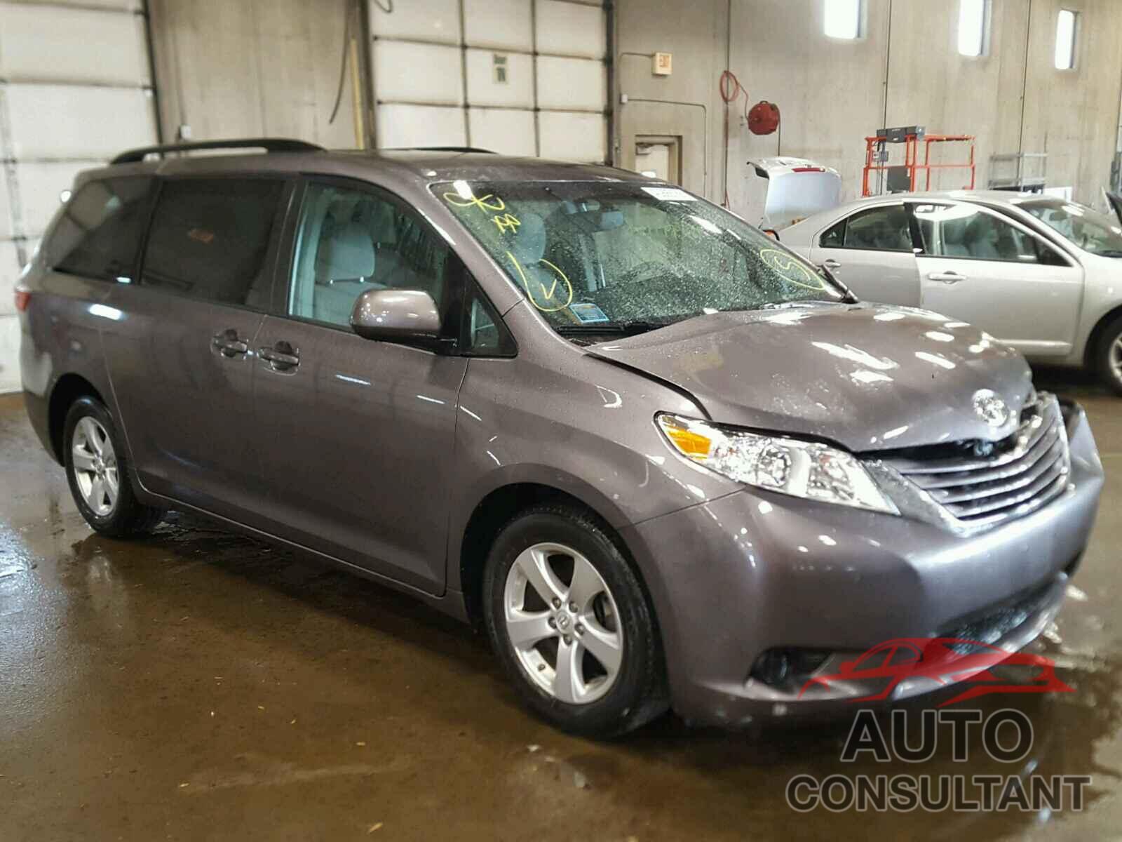 TOYOTA SIENNA LE 2015 - 5TDKK3DC6FS625551