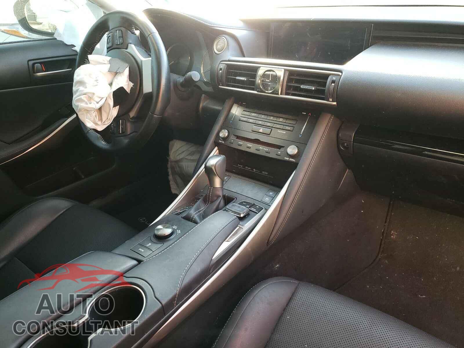 LEXUS IS 2017 - JTHBA1D22H5050256