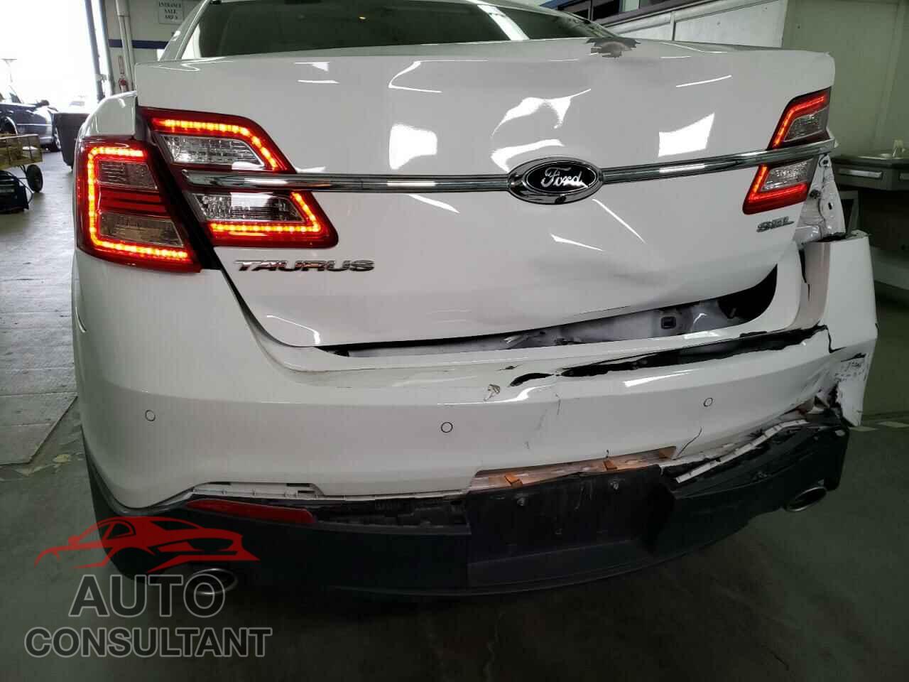FORD TAURUS 2017 - 1FAHP2E84HG137783