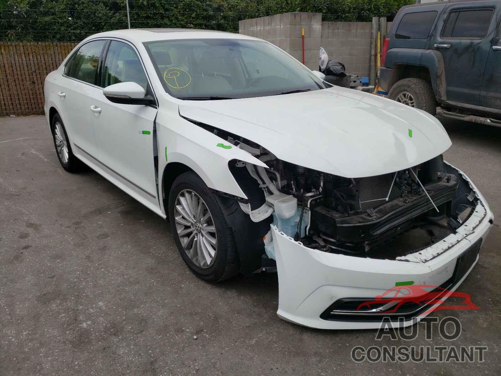 VOLKSWAGEN PASSAT 2017 - 1VWBT7A33HC001233