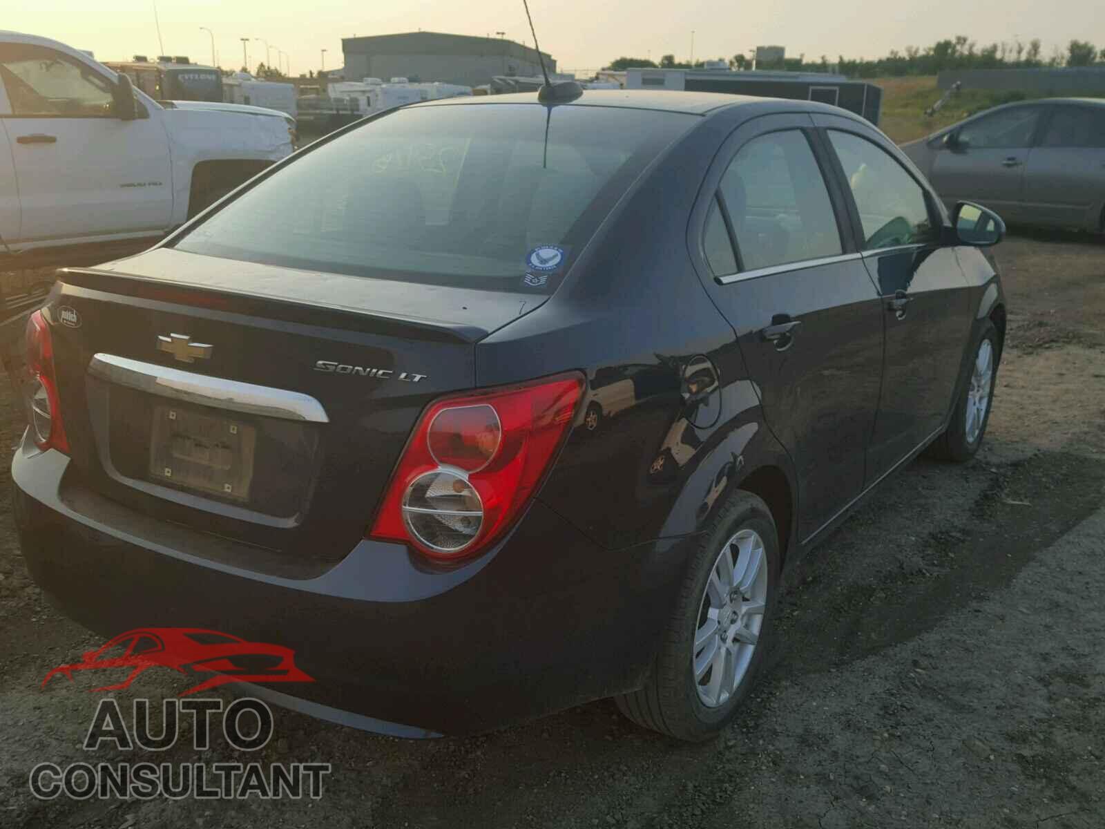 CHEVROLET SONIC 2015 - 1G1JC5SH1F4133940