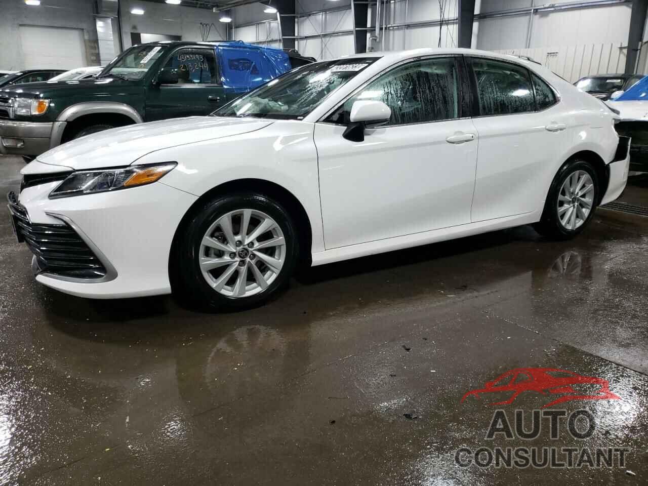 TOYOTA CAMRY 2022 - 4T1C11AK3NU665678