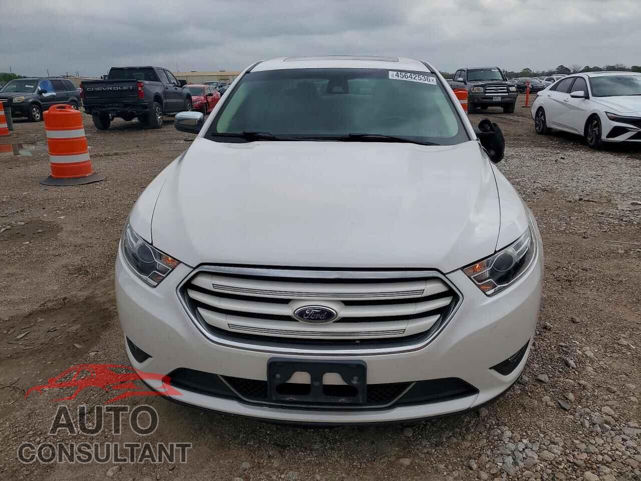 FORD TAURUS 2017 - 1FAHP2F84HG128936