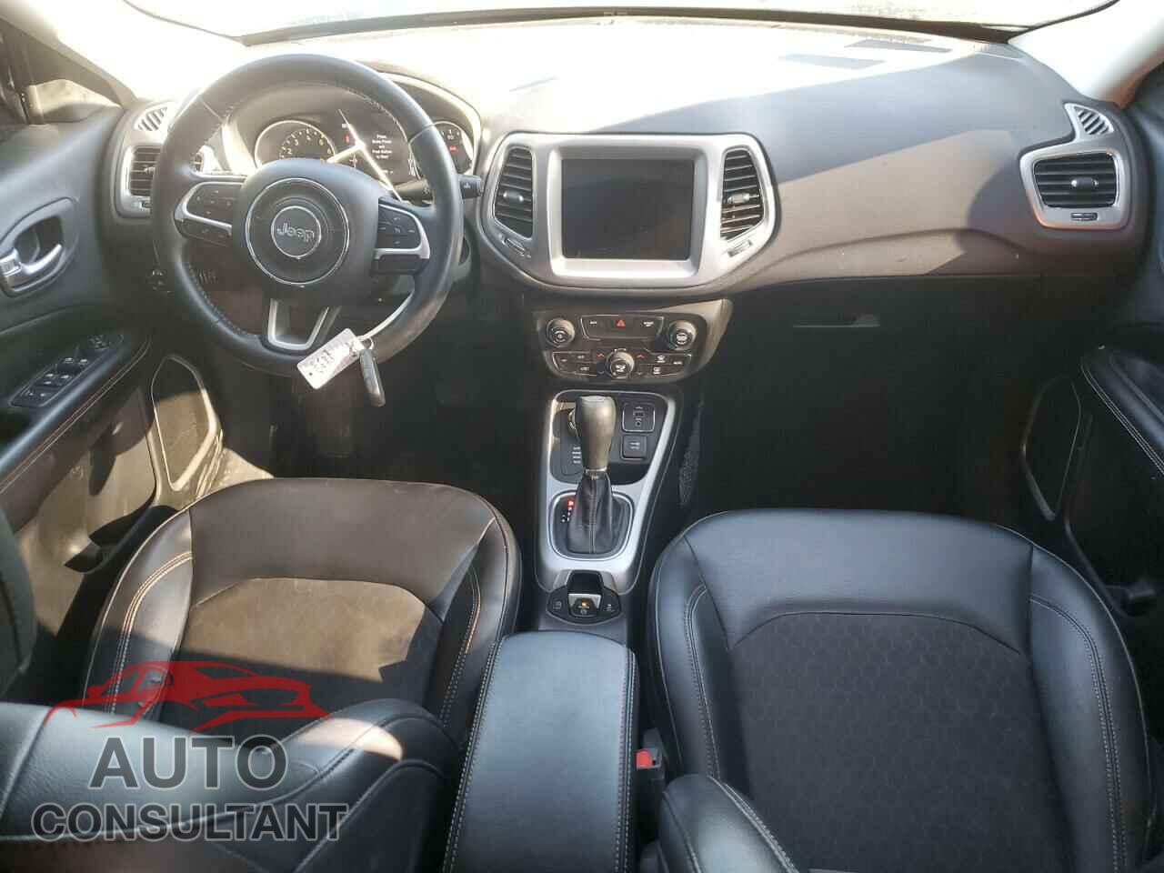 JEEP COMPASS 2018 - 3C4NJDBB1JT112884