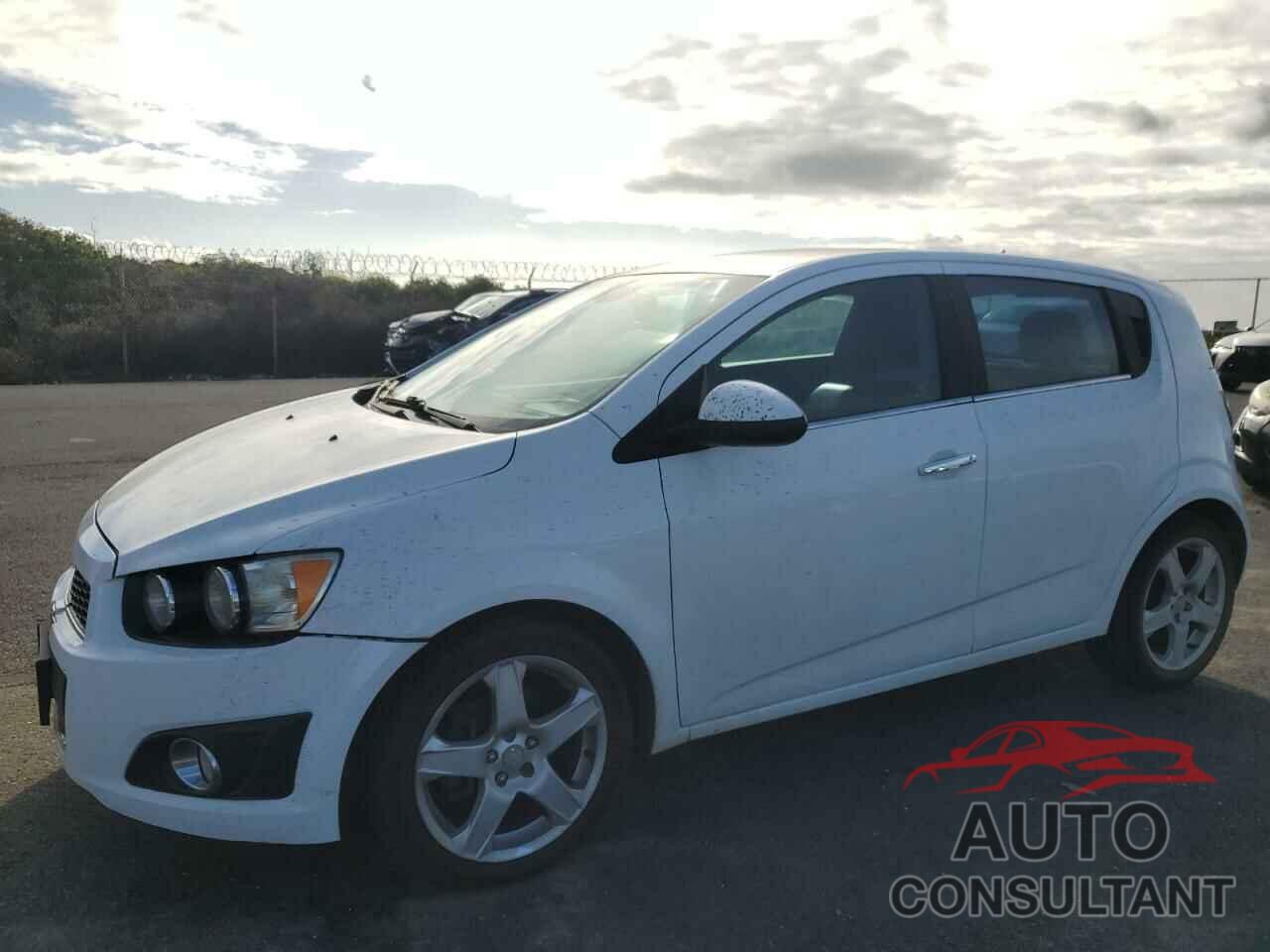 CHEVROLET SONIC 2016 - 1G1JE6SB9G4141586