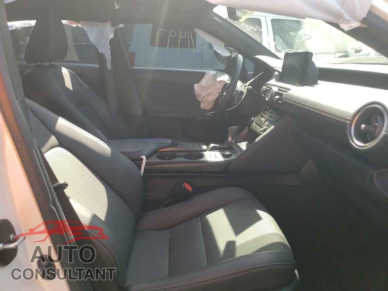 LEXUS IS 2021 - JTHCA1D25M5114319
