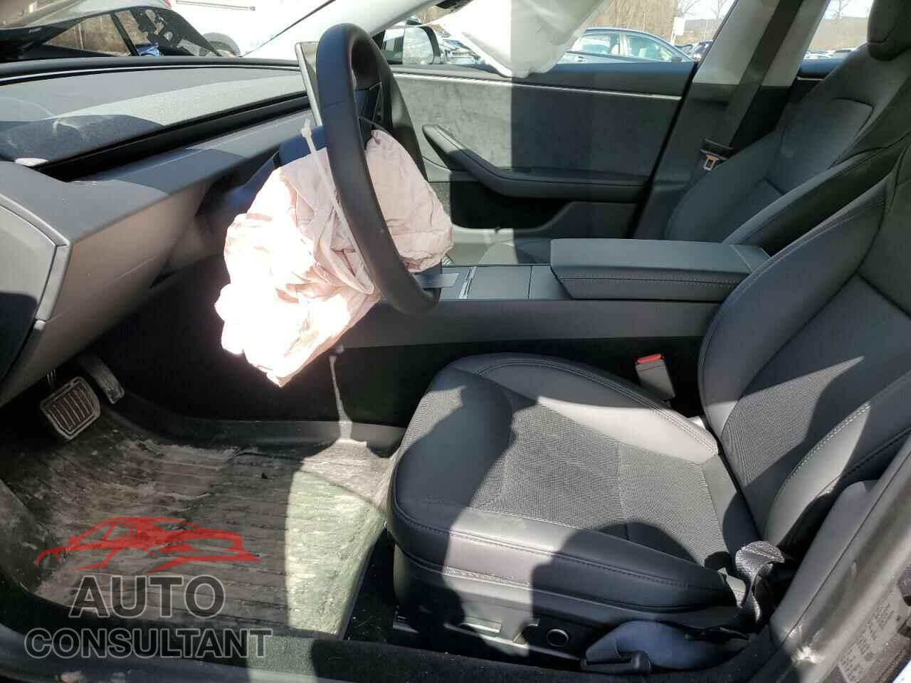 TESLA MODEL 3 2025 - 5YJ3E1EB6SF921092