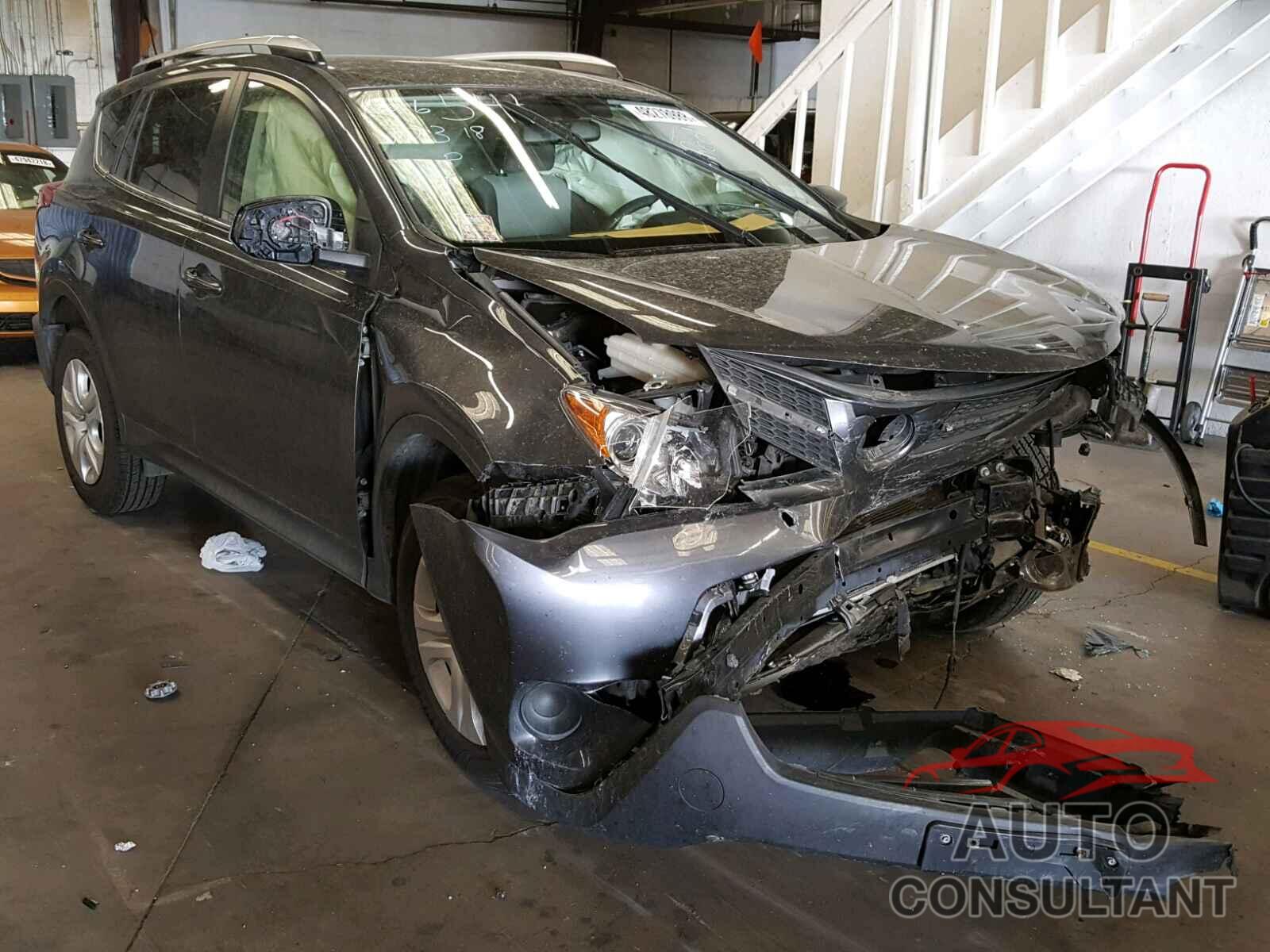 TOYOTA RAV4 LE 2015 - JTMBFREV5FD149621