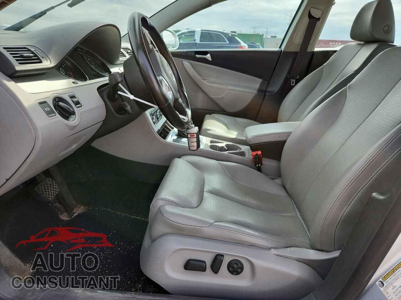 VOLKSWAGEN PASSAT 2010 - WVWJM7ANXAE154392