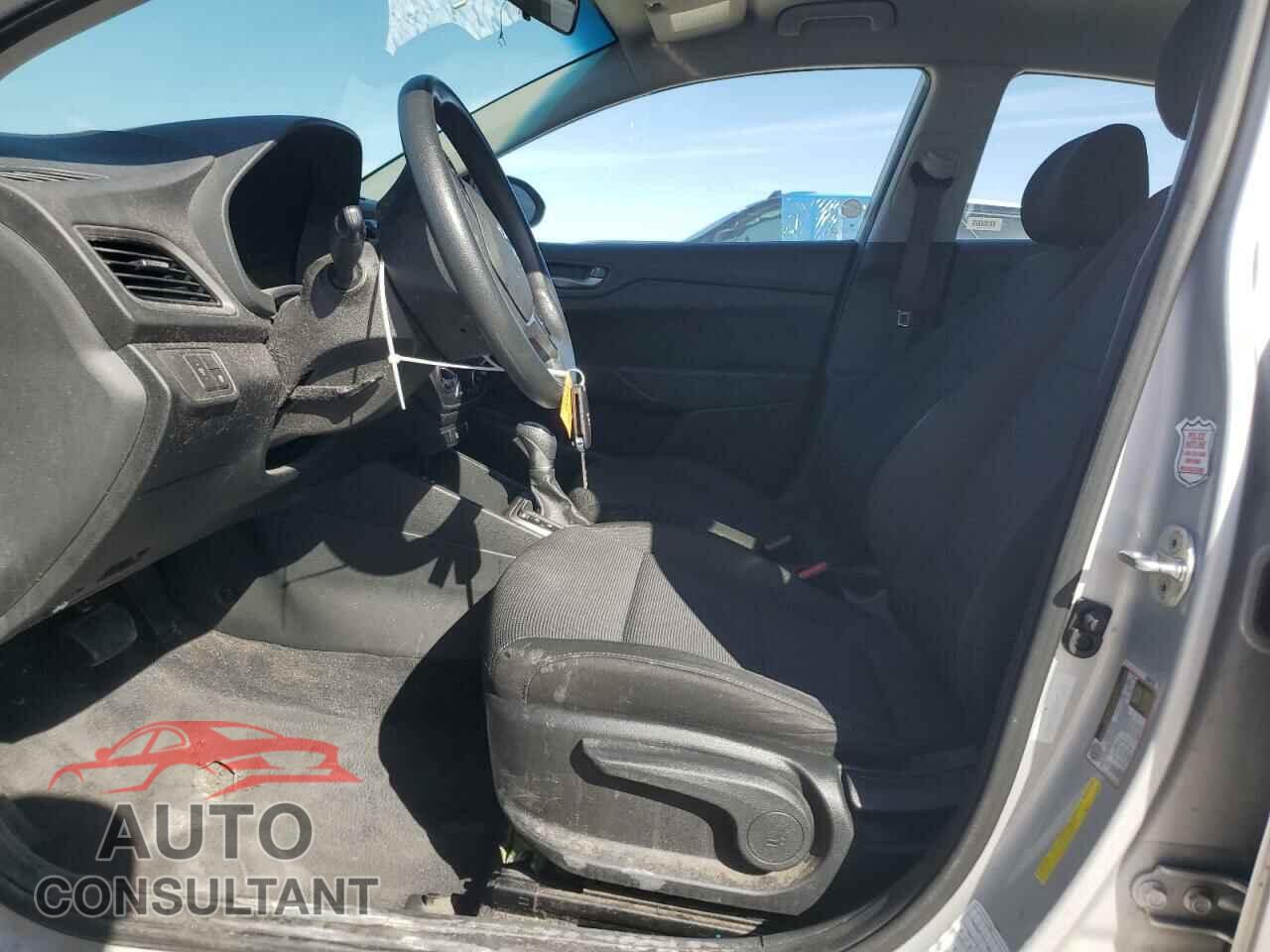 HYUNDAI ACCENT 2019 - 3KPC24A30KE049894