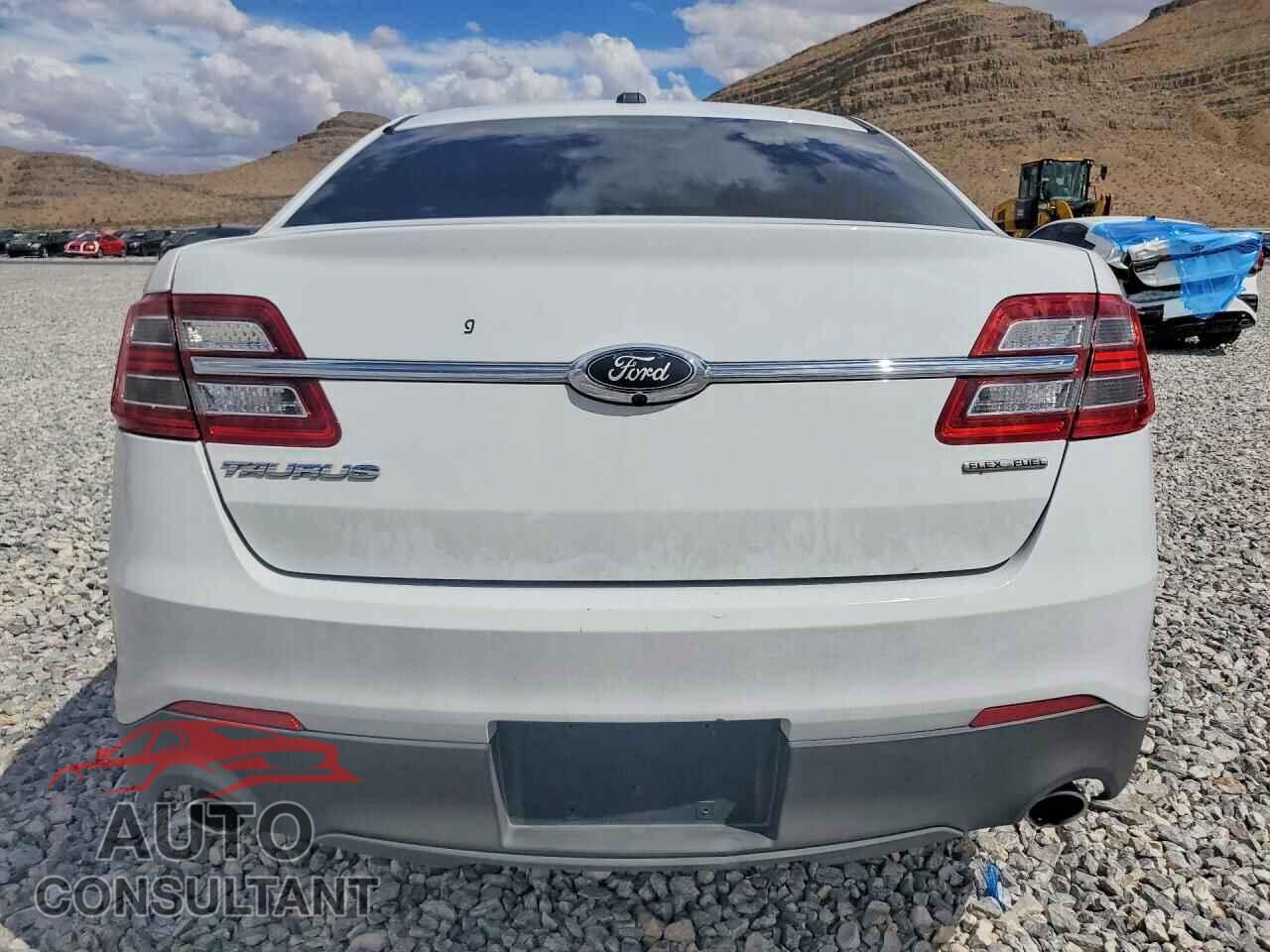 FORD TAURUS 2017 - 1FAHP2D88HG123354