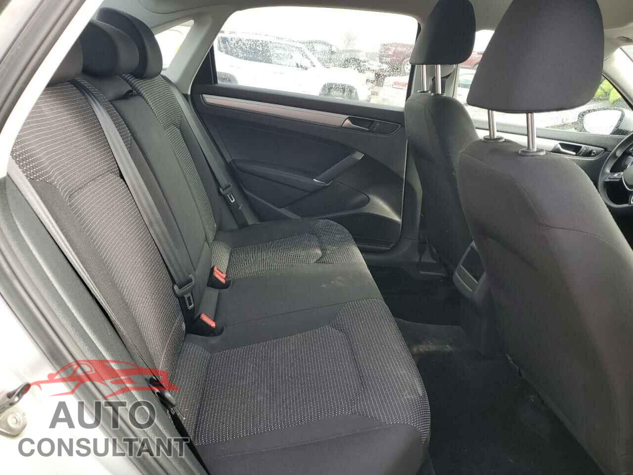 VOLKSWAGEN PASSAT 2017 - 1VWAT7A34HC010700