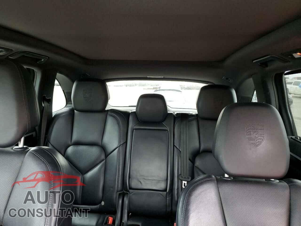 PORSCHE CAYENNE 2017 - WP1AA2A24HKA85789