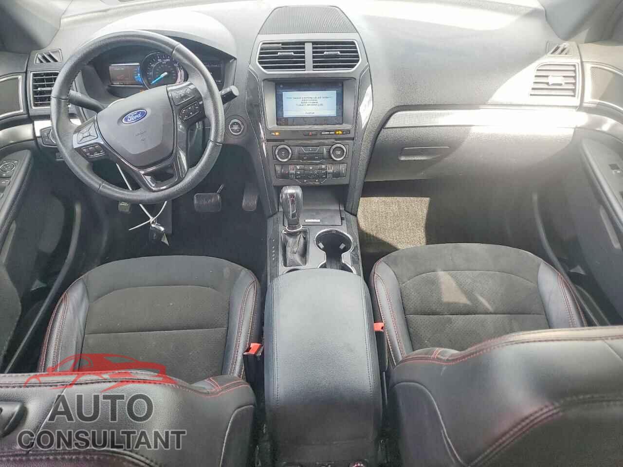 FORD EXPLORER 2018 - 1FM5K7D80JGB79525