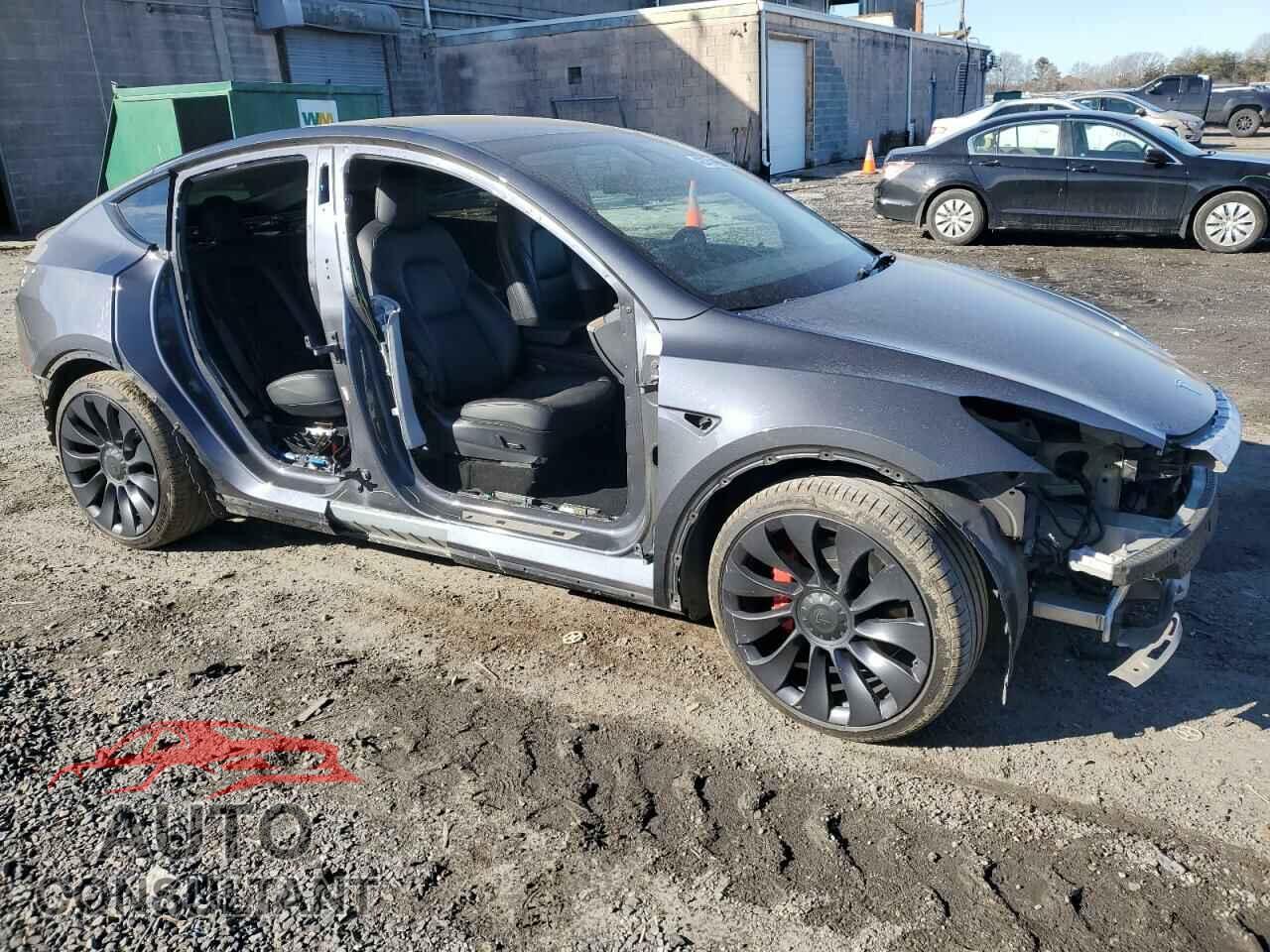 TESLA MODEL Y 2021 - 5YJYGDEF0MF256732