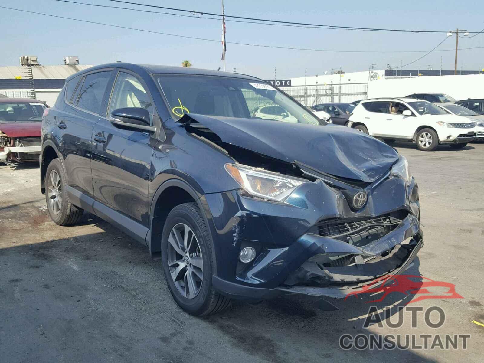 TOYOTA RAV4 XLE 2018 - JTMWFREV3JJ157261