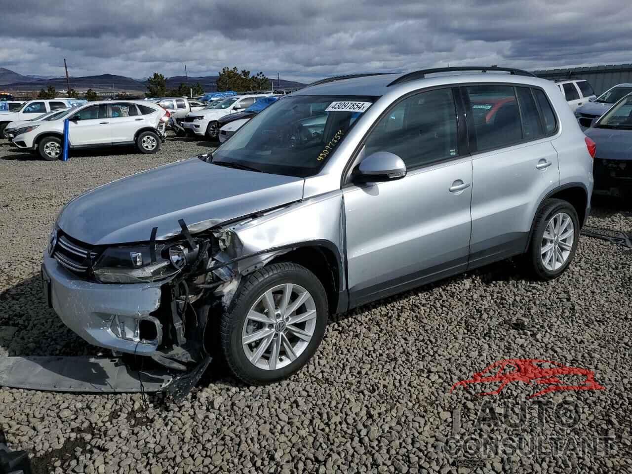 VOLKSWAGEN TIGUAN 2017 - WVGBV7AX9HK048428