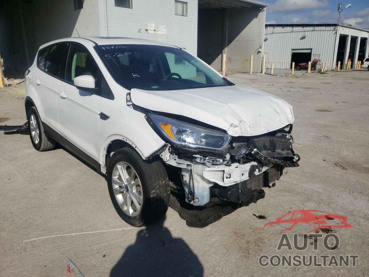 FORD ESCAPE 2017 - 1FMCU0G92HUC03249