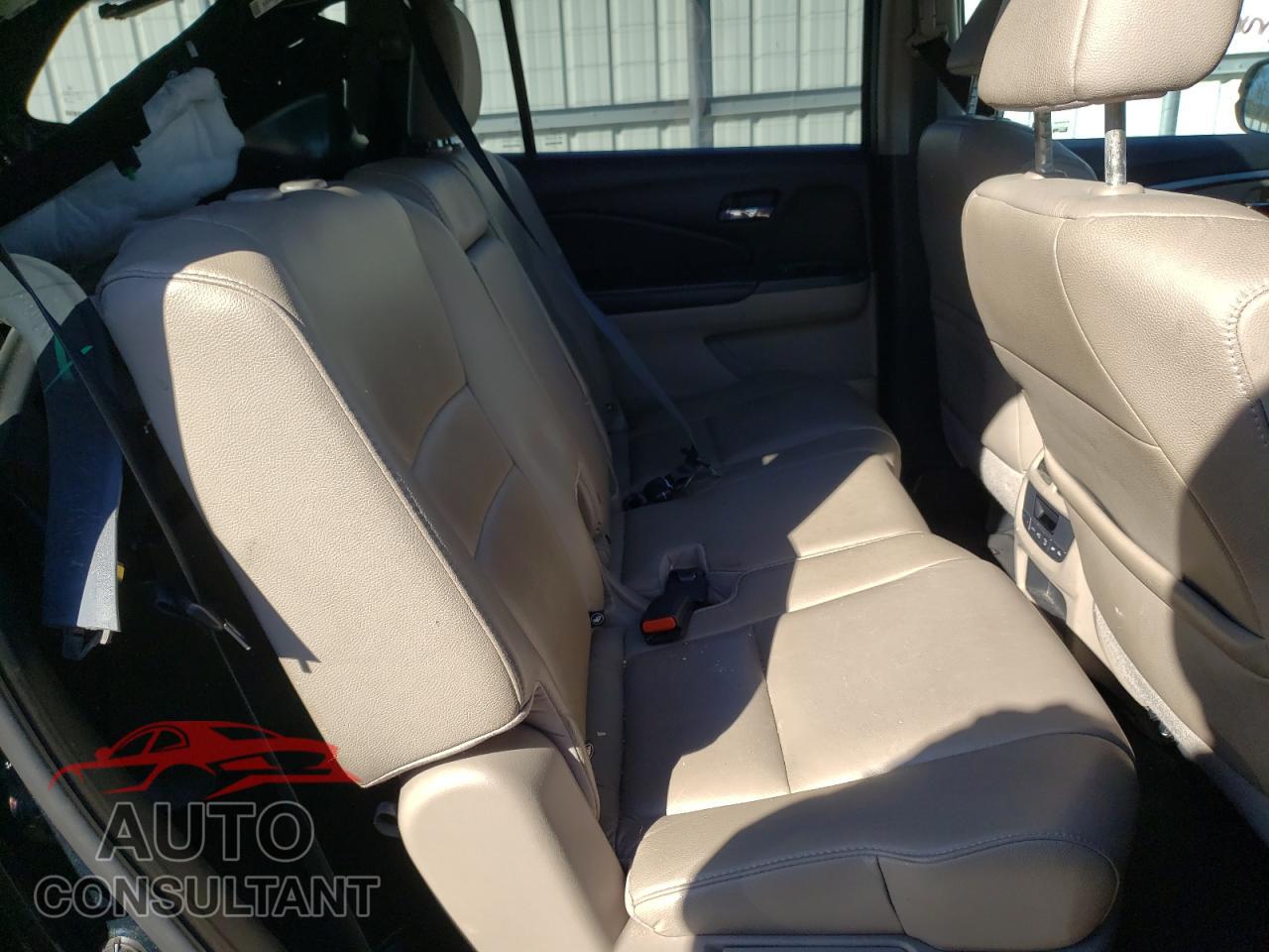 HONDA PILOT 2017 - 5FNYF5H58HB021836