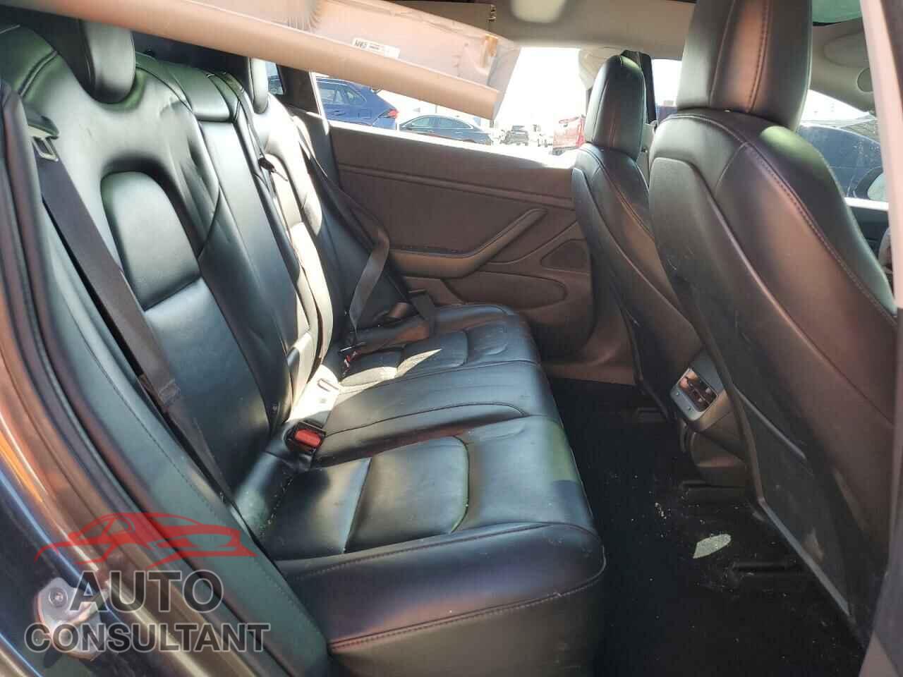 TESLA MODEL 3 2018 - 5YJ3E1EA5JF052748