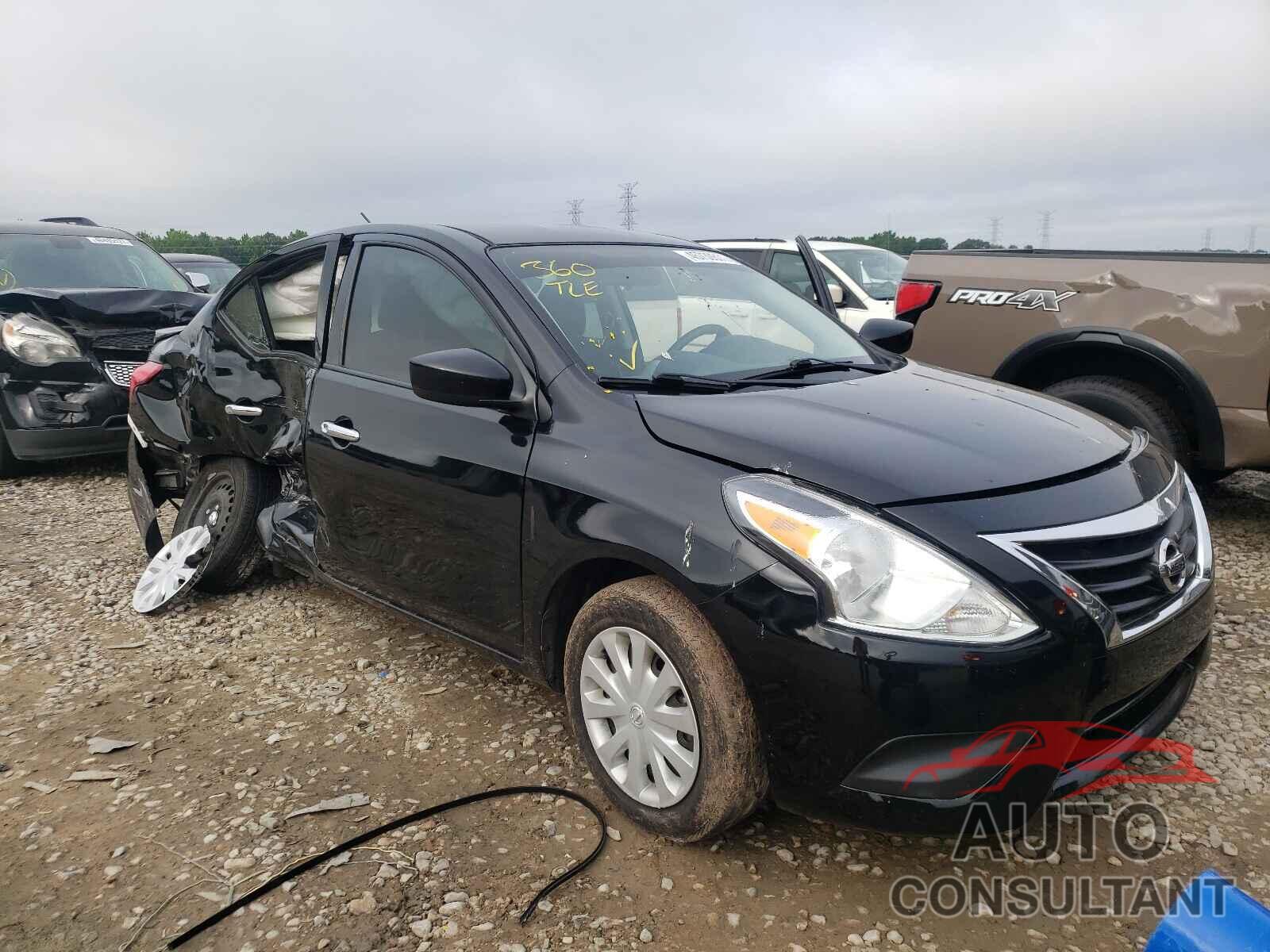 NISSAN VERSA 2018 - 3N1CN7AP0JL880935