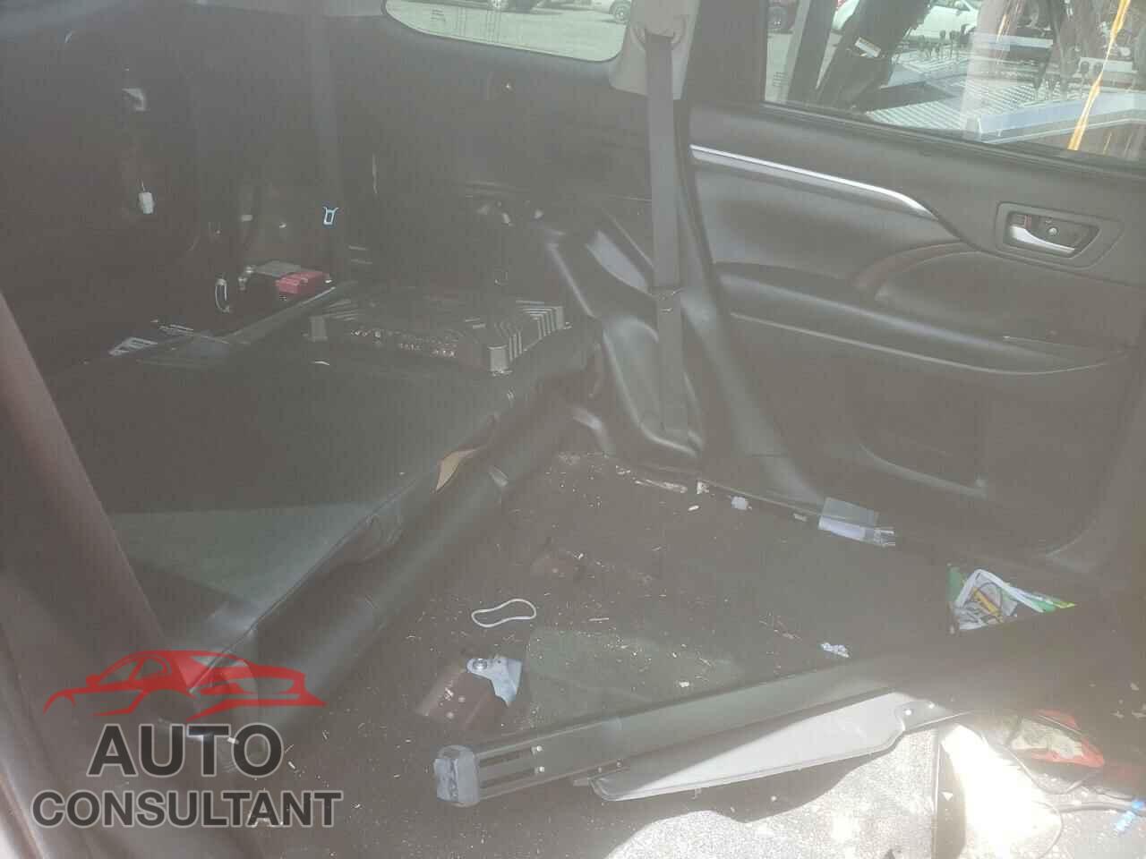 TOYOTA HIGHLANDER 2019 - 5TDDGRFH0KS061377