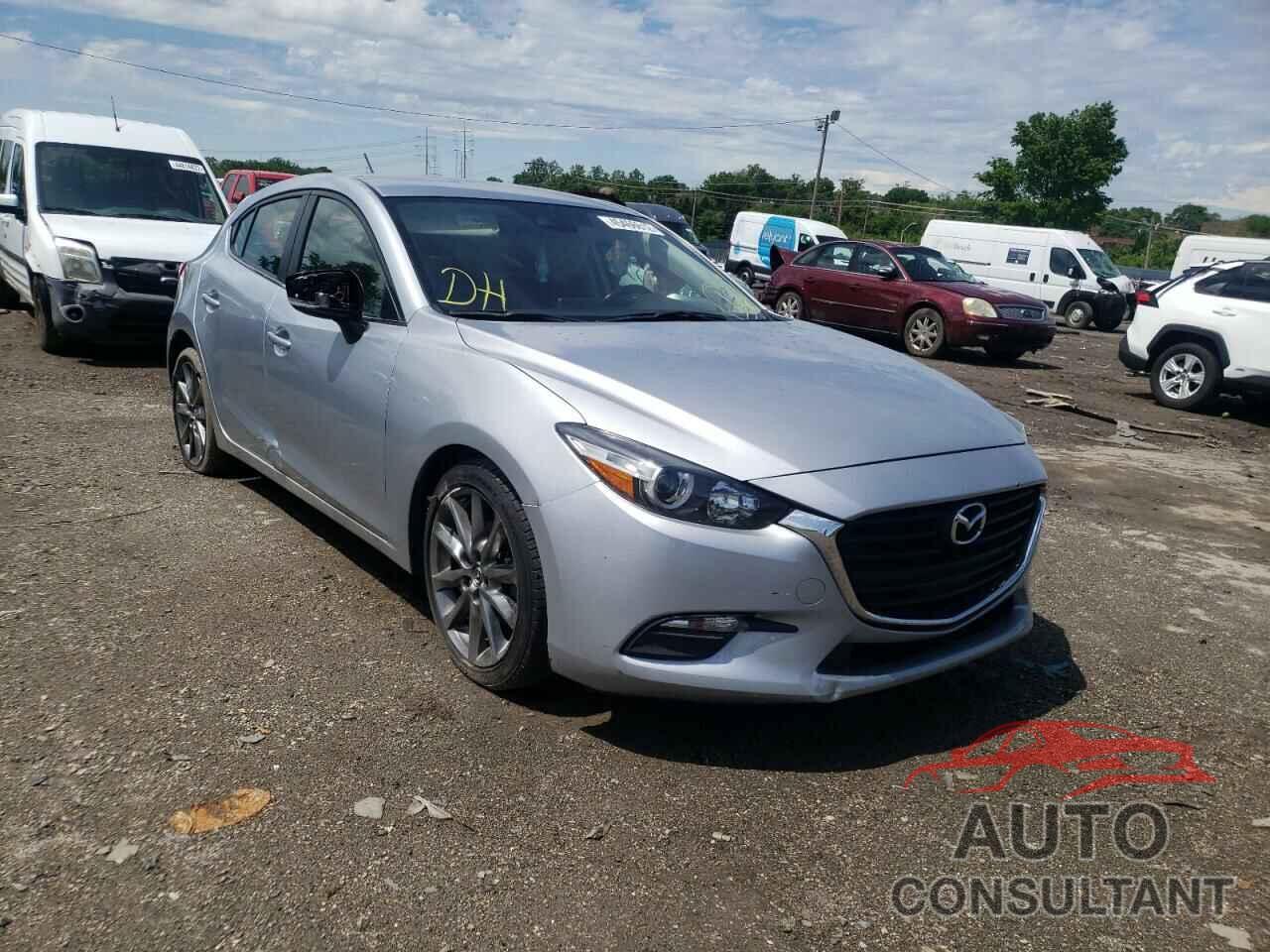 MAZDA 3 2018 - 3MZBN1L37JM179669