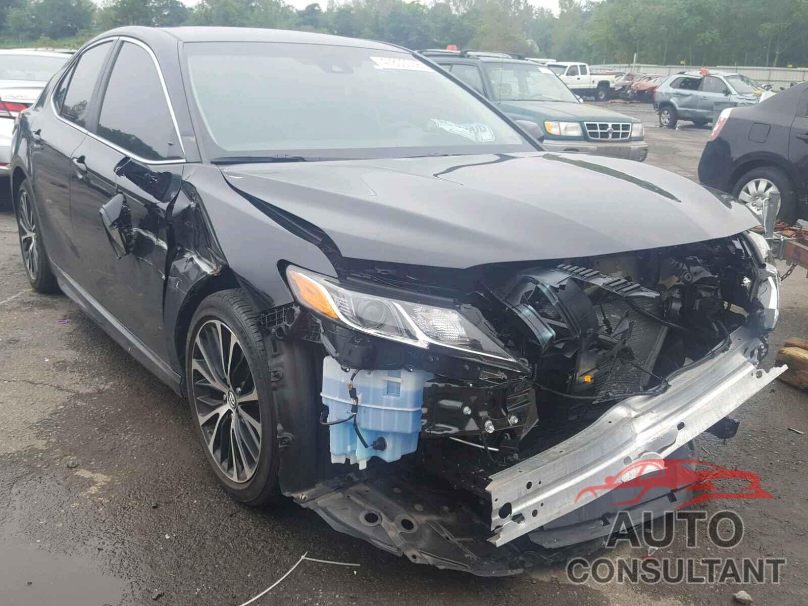 TOYOTA CAMRY 2018 - 4T1B11HK5JU022597