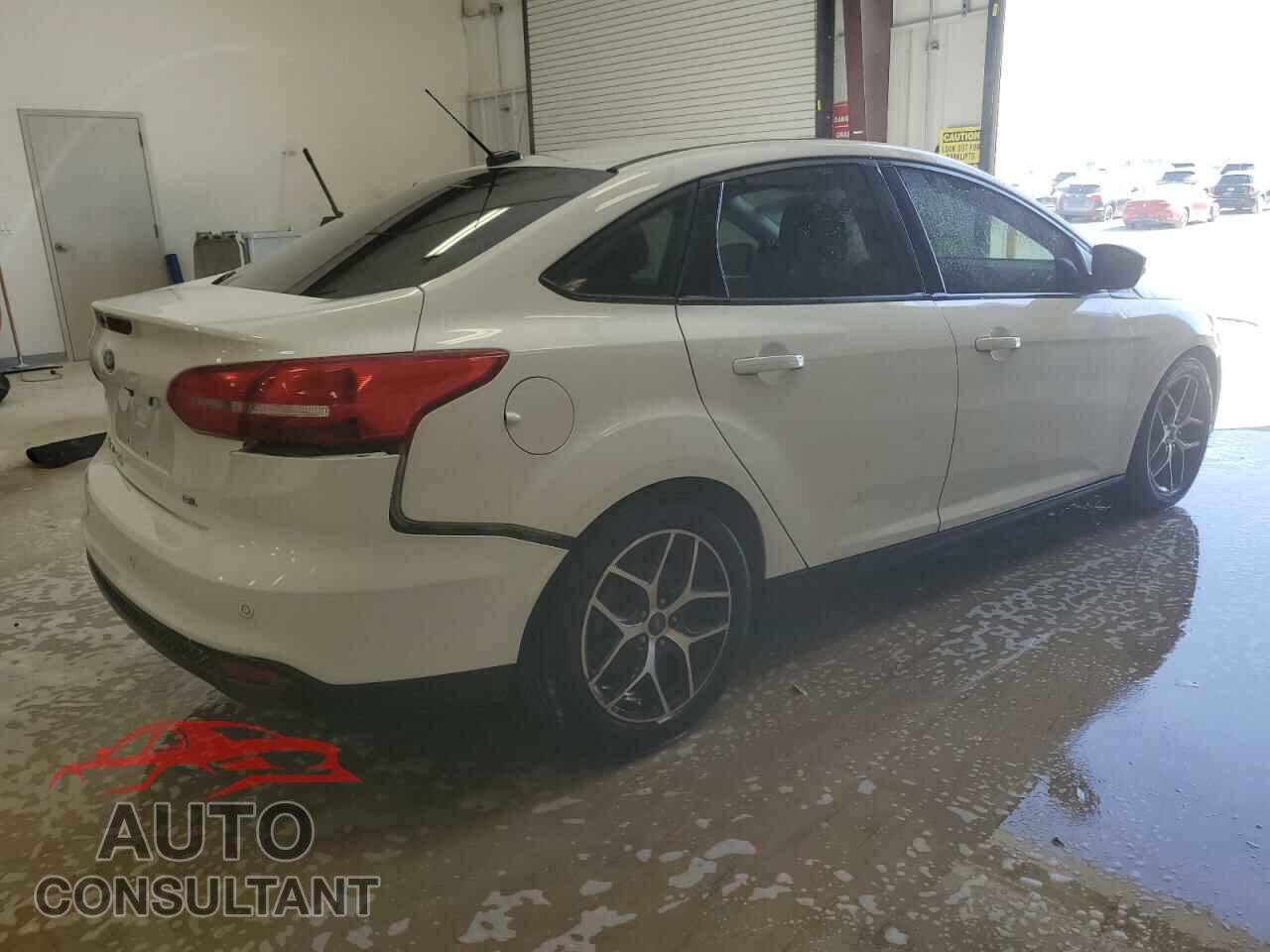 FORD FOCUS 2018 - 1FADP3H26JL261725