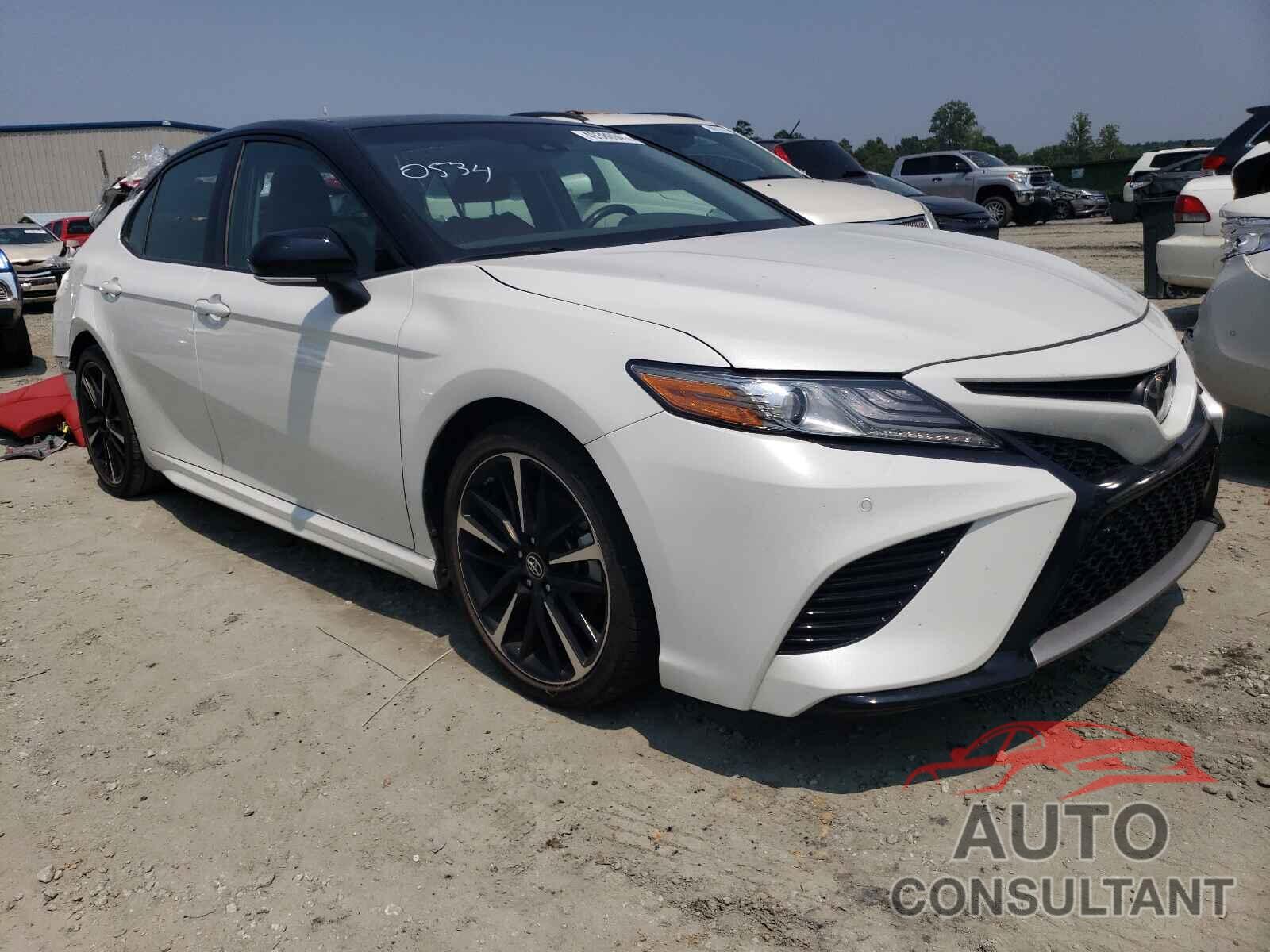 TOYOTA CAMRY 2018 - 4T1B61HK0JU150411