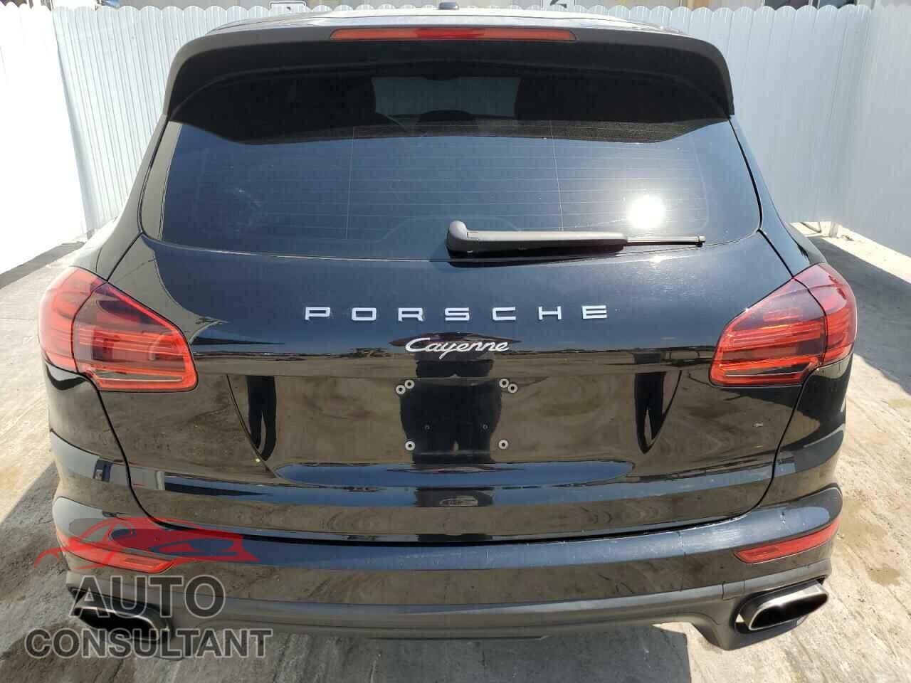 PORSCHE CAYENNE 2016 - WP1AA2A28GKA10589