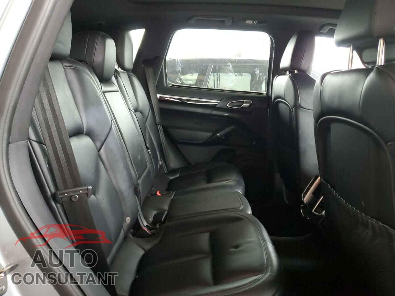 PORSCHE CAYENNE 2018 - WP1AA2A23JKA04027