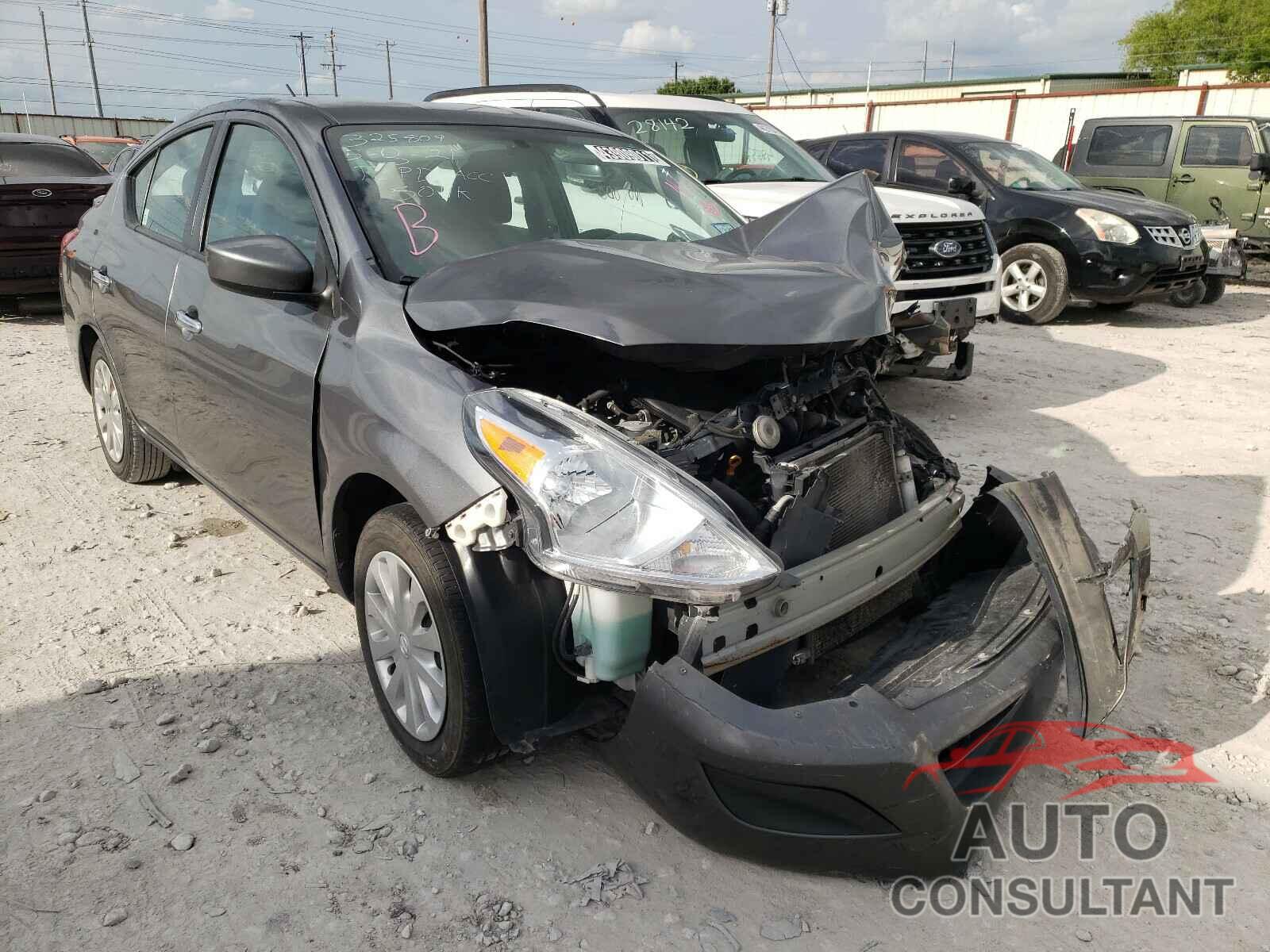 NISSAN VERSA 2018 - 3N1CN7AP8JL808641