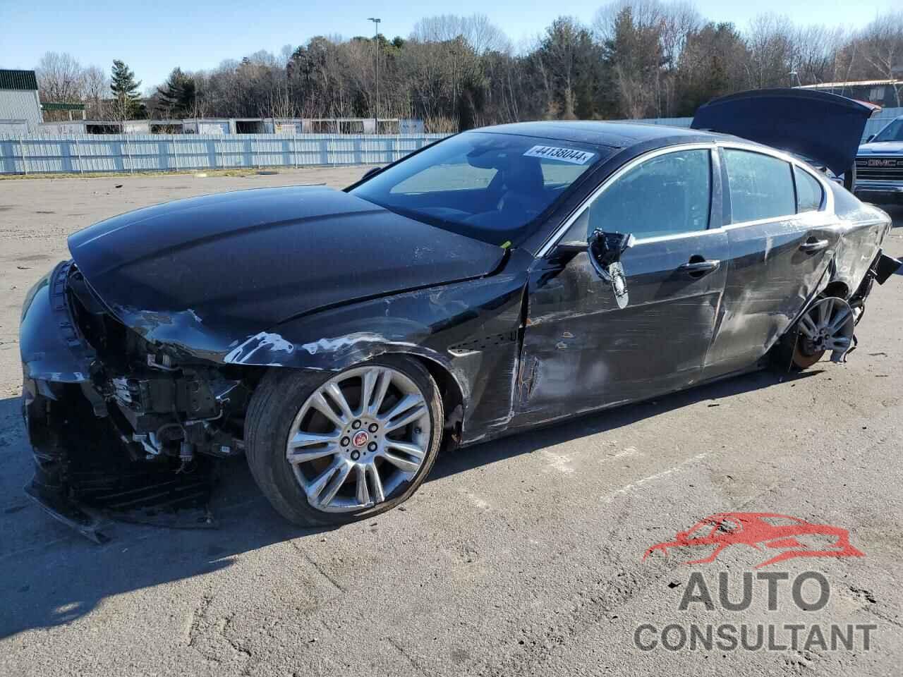 JAGUAR XE 2019 - SAJAR4FX0KCP52337