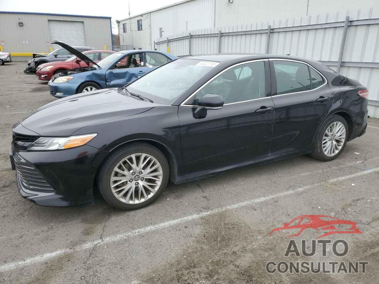 TOYOTA CAMRY 2018 - 4T1B11HK9JU502433
