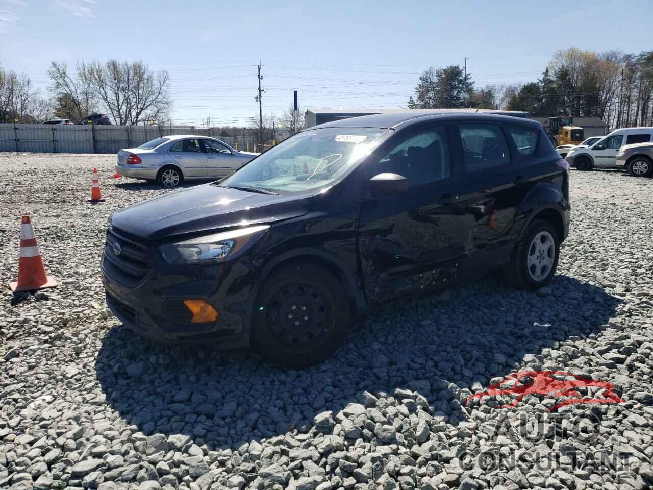 FORD ESCAPE 2018 - 1FMCU0F77JUA16465