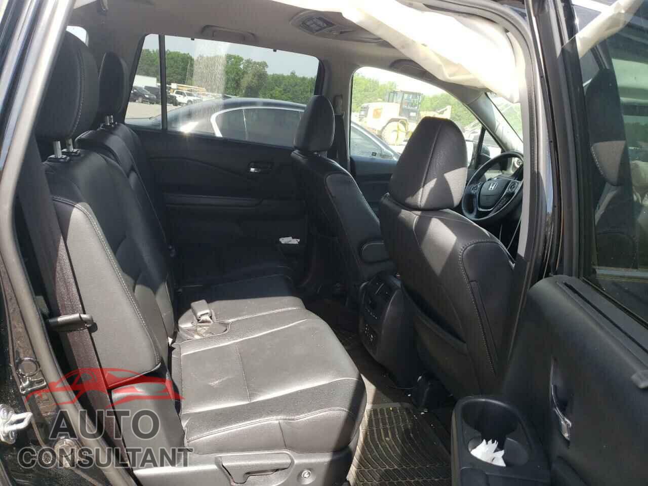 HONDA PILOT 2017 - 5FNYF6H99HB036886