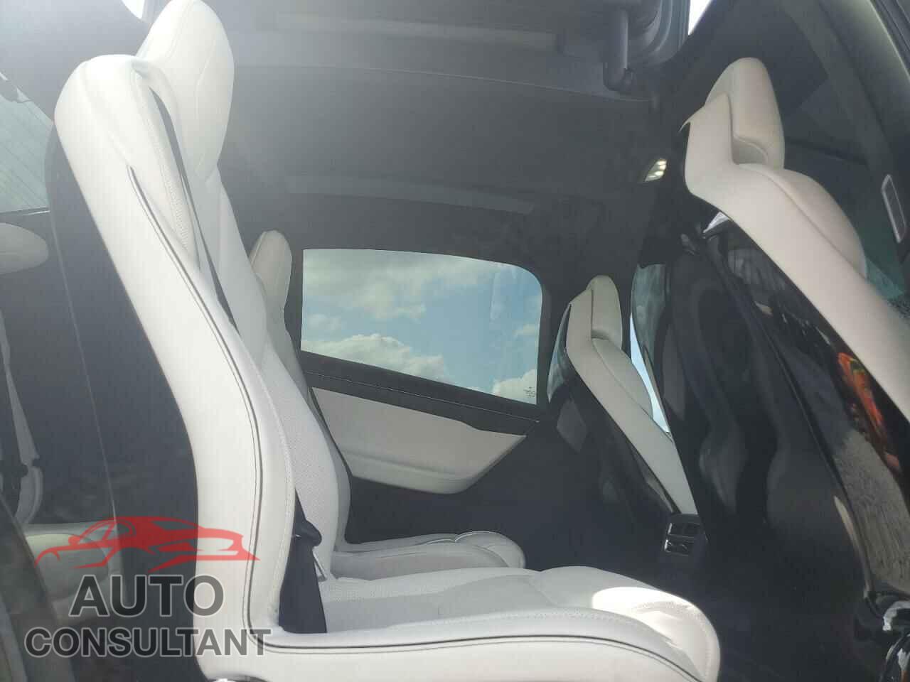 TESLA MODEL X 2016 - 5YJXCBE21GF004162