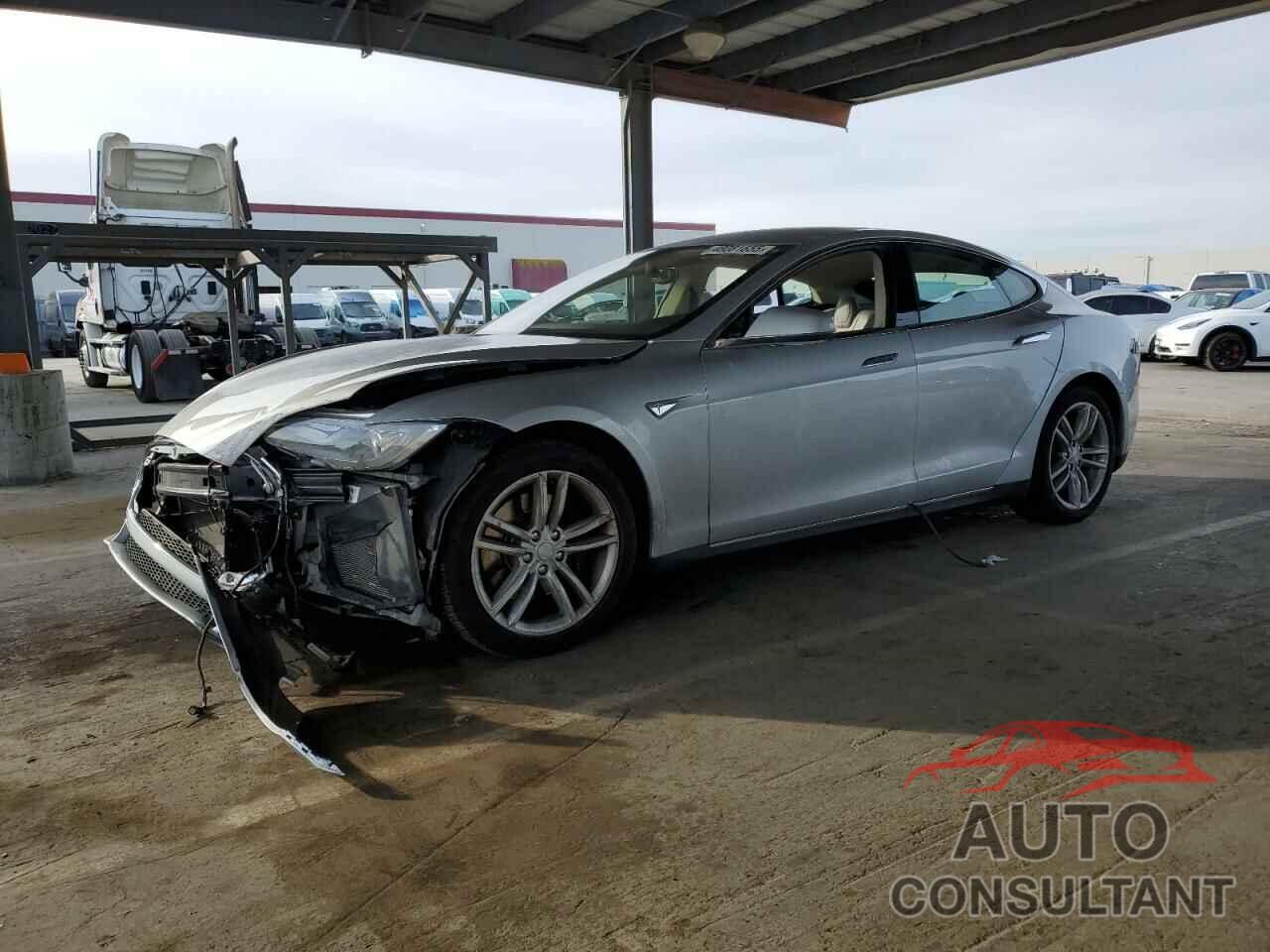 TESLA MODEL S 2013 - 5YJSA1DN8DFP24236