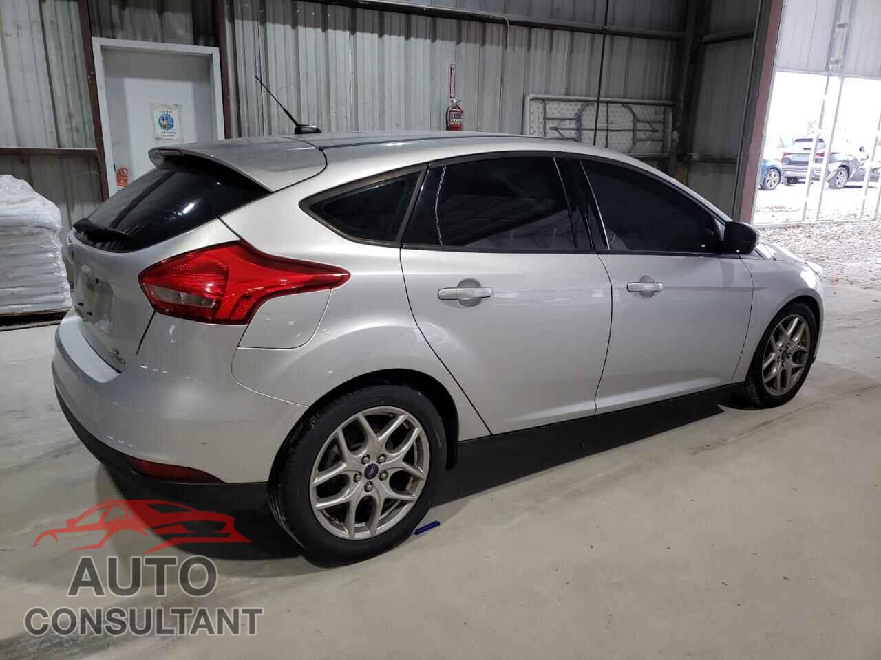 FORD FOCUS 2015 - 1FADP3K29FL302946