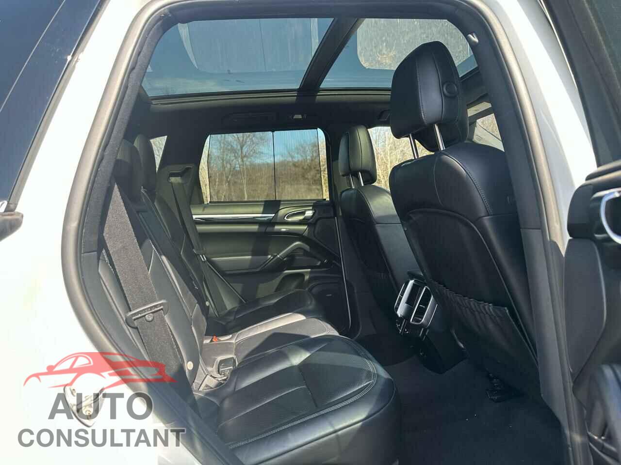 PORSCHE CAYENNE 2016 - WP1AA2A21GKA12328