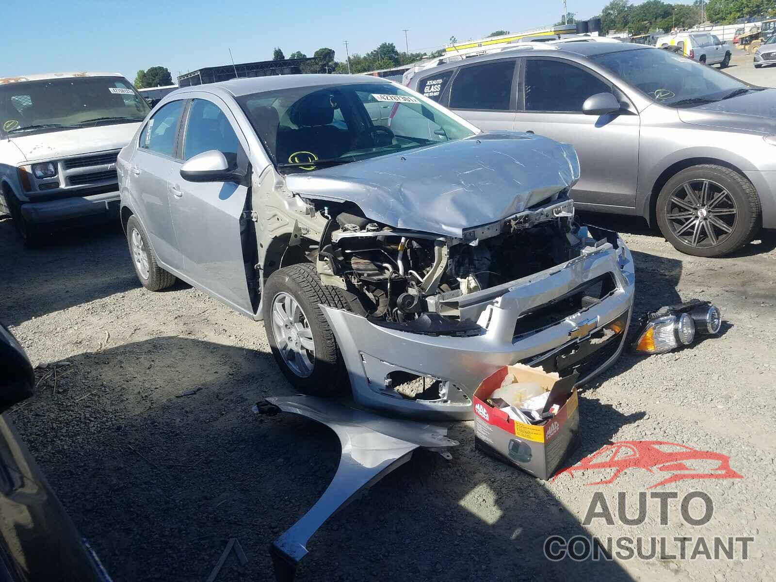 CHEVROLET SONIC 2016 - 1G1JC5SG3G4159027