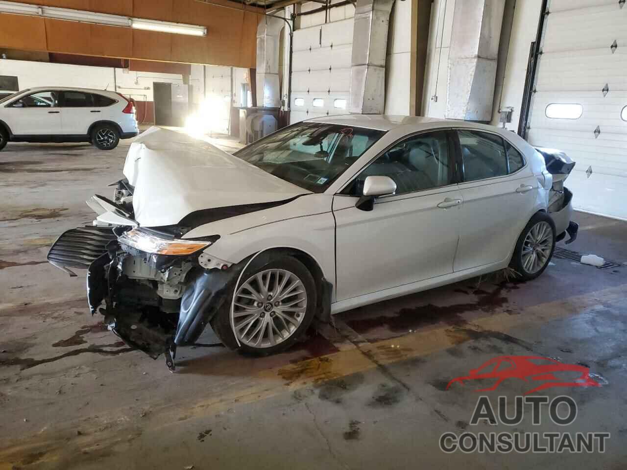 TOYOTA CAMRY 2018 - 4T1B11HK8JU112715