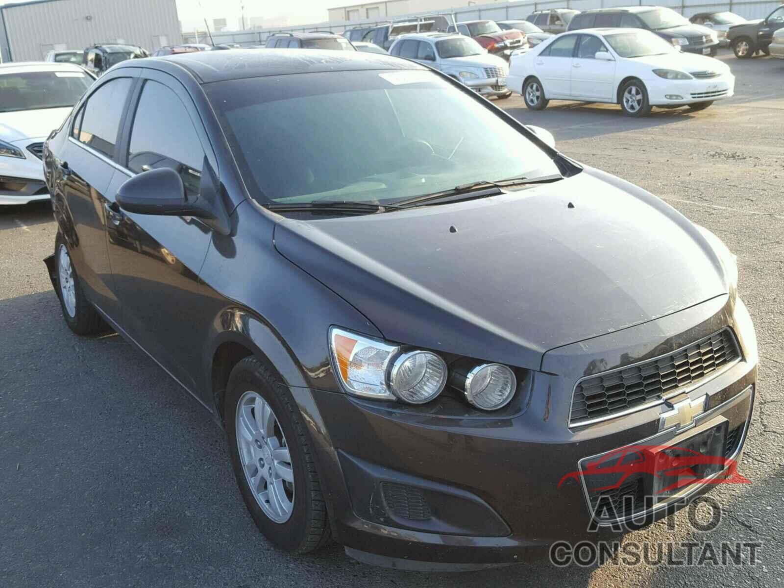 CHEVROLET SONIC 2015 - 1G1JC5SH6F4177867