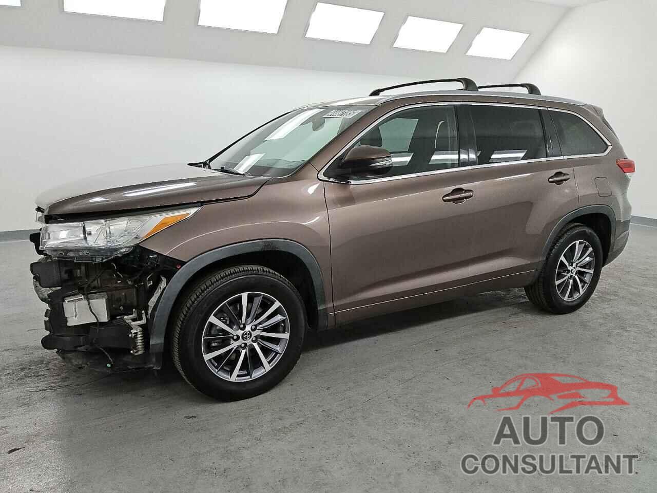 TOYOTA HIGHLANDER 2018 - 5TDKZRFH5JS249621